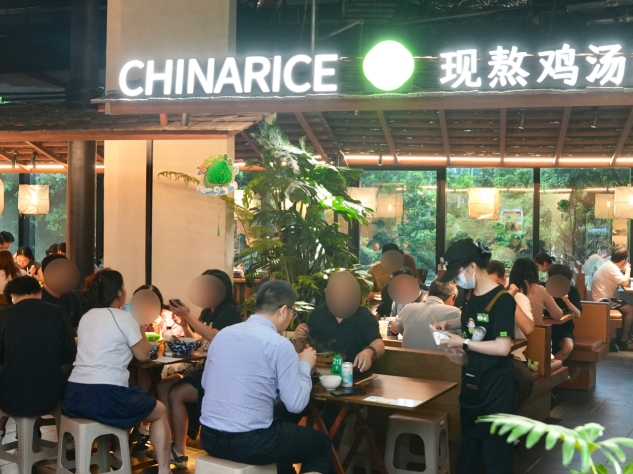从墩墩鸡到好望水,蒙自源半年两次现象级联名:这碗米线越活越年轻